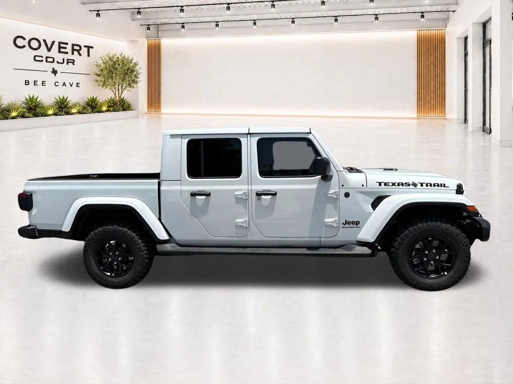 New 2026 Bright White Clear-Coat Exterior Paint Jeep Texas Trail image 13