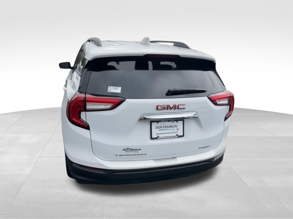 Used 2023 White GMC SLE image 7