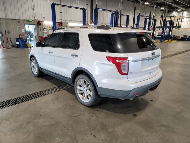 Used 2012 White Platinum Clearcoat Metallic Ford XLT image 5