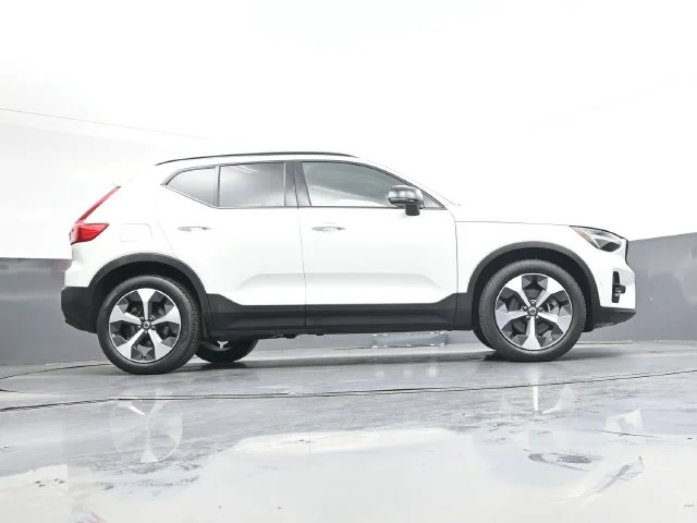 Used 2023 Crystal White Metallic Volvo Ultimate image 30