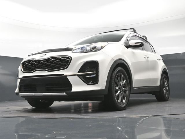 Used 2020 White Kia S image 25