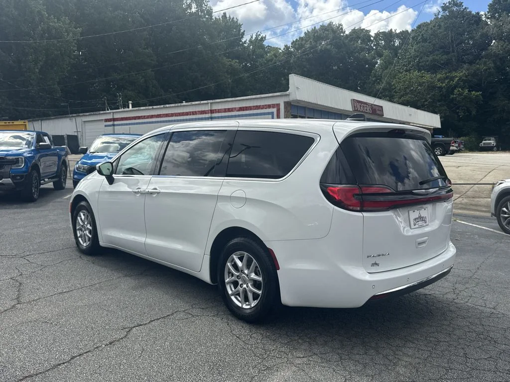 Used 2023 White Chrysler Touring L image 5