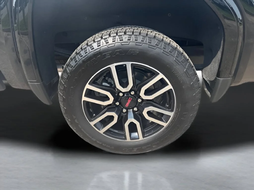 Used 2025 Onyx Black GMC AT4 image 36