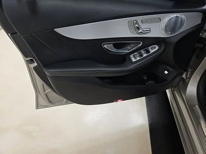 Used 2019 Silver Mercedes-Benz C 300 image 9