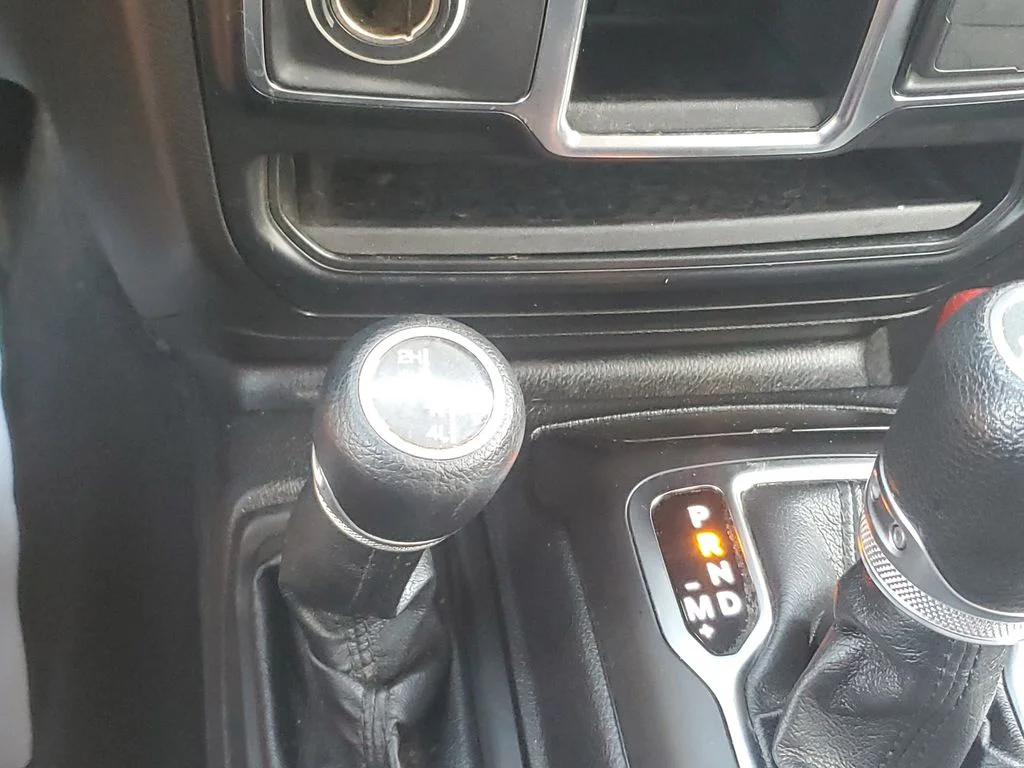 Used 2019 White Jeep Unlimited Sport image 27