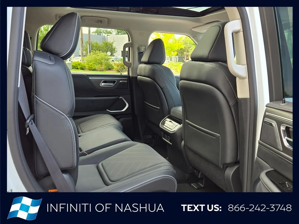 New 2027 RADIANT WHITE INFINITI Luxe 4WD image 17