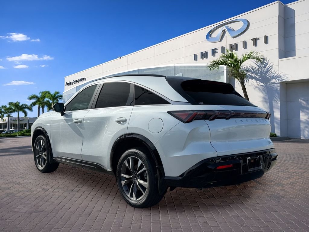 New 2027 RADIANT WHITE INFINITI Luxe AWD image 5