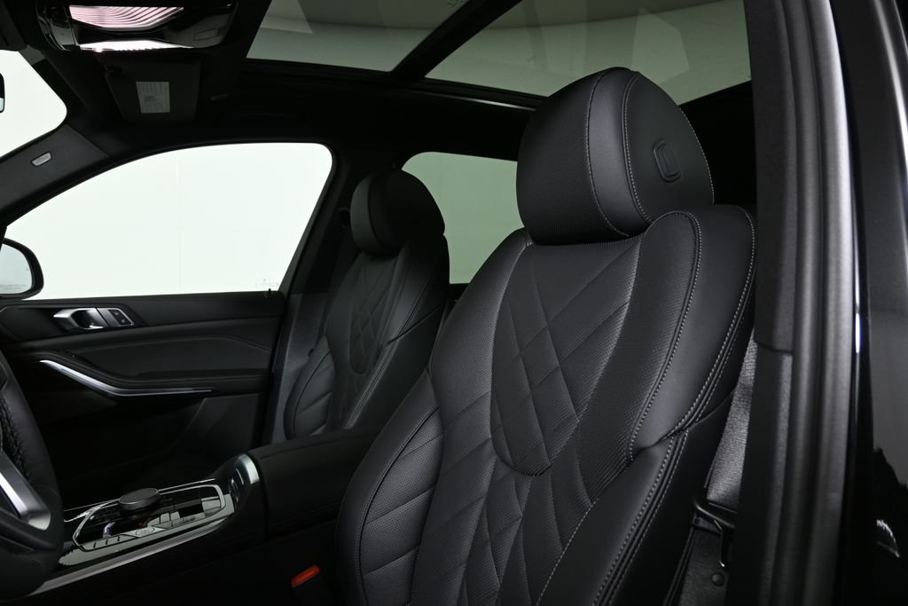 New 2026 Black Sapphire Metallic BMW xDrive40i image 16