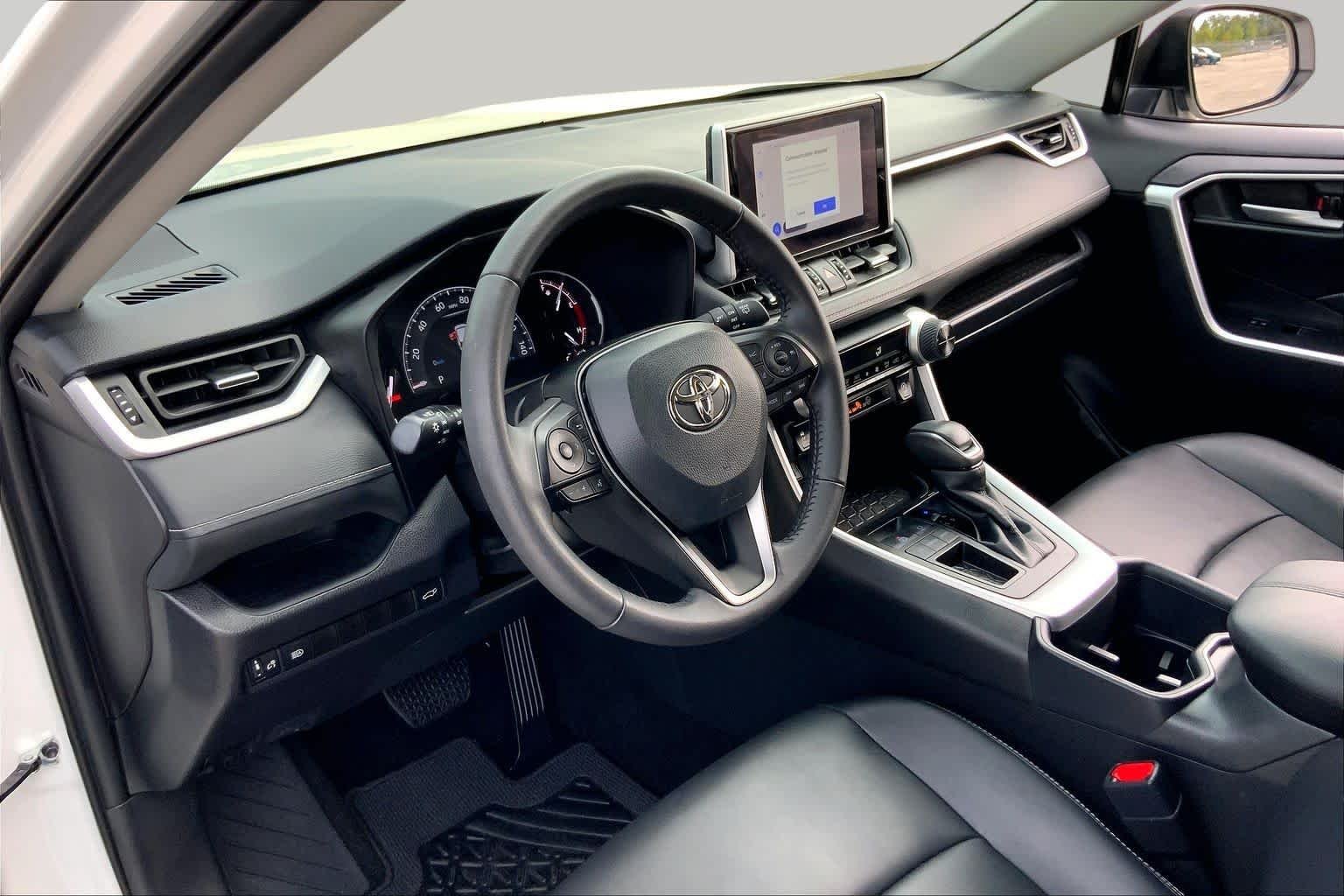 Used 2025 Wind Chill Pearl Toyota XLE Premium image 17