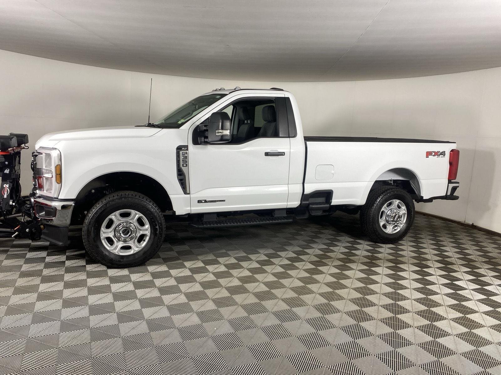 Used 2025 Oxford White Ford XLT image 27