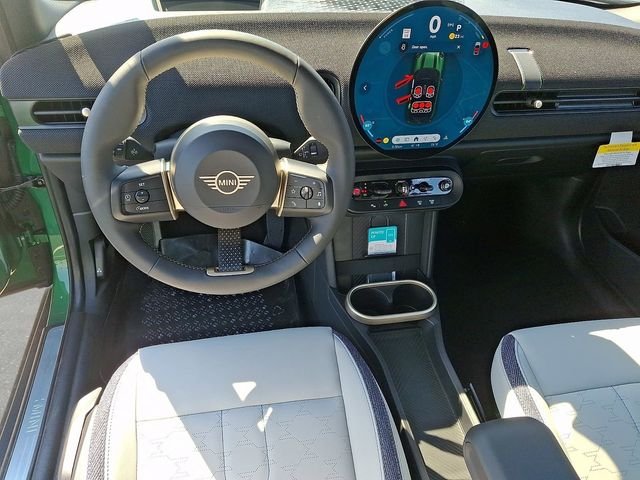 New 2026 Green MINI Signature Plus image 9