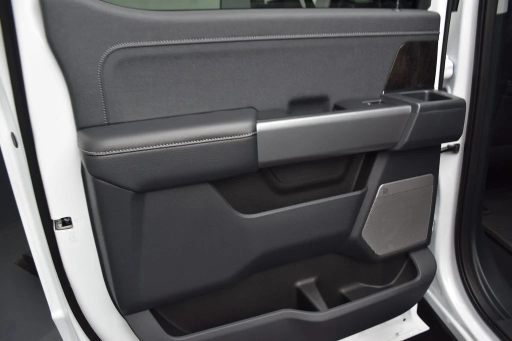 New 2027 Oxford White Ford F-250® Lariat® image 21