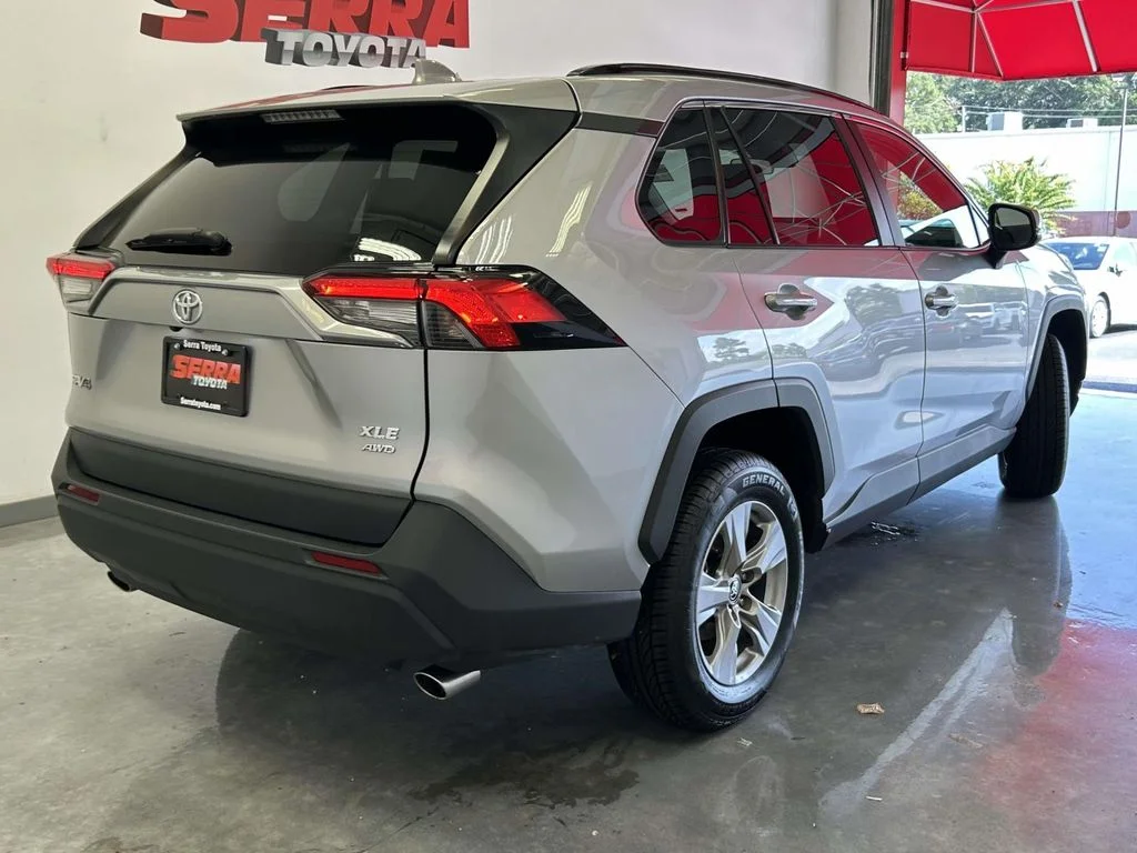 Used 2025 Silver Toyota XLE image 3