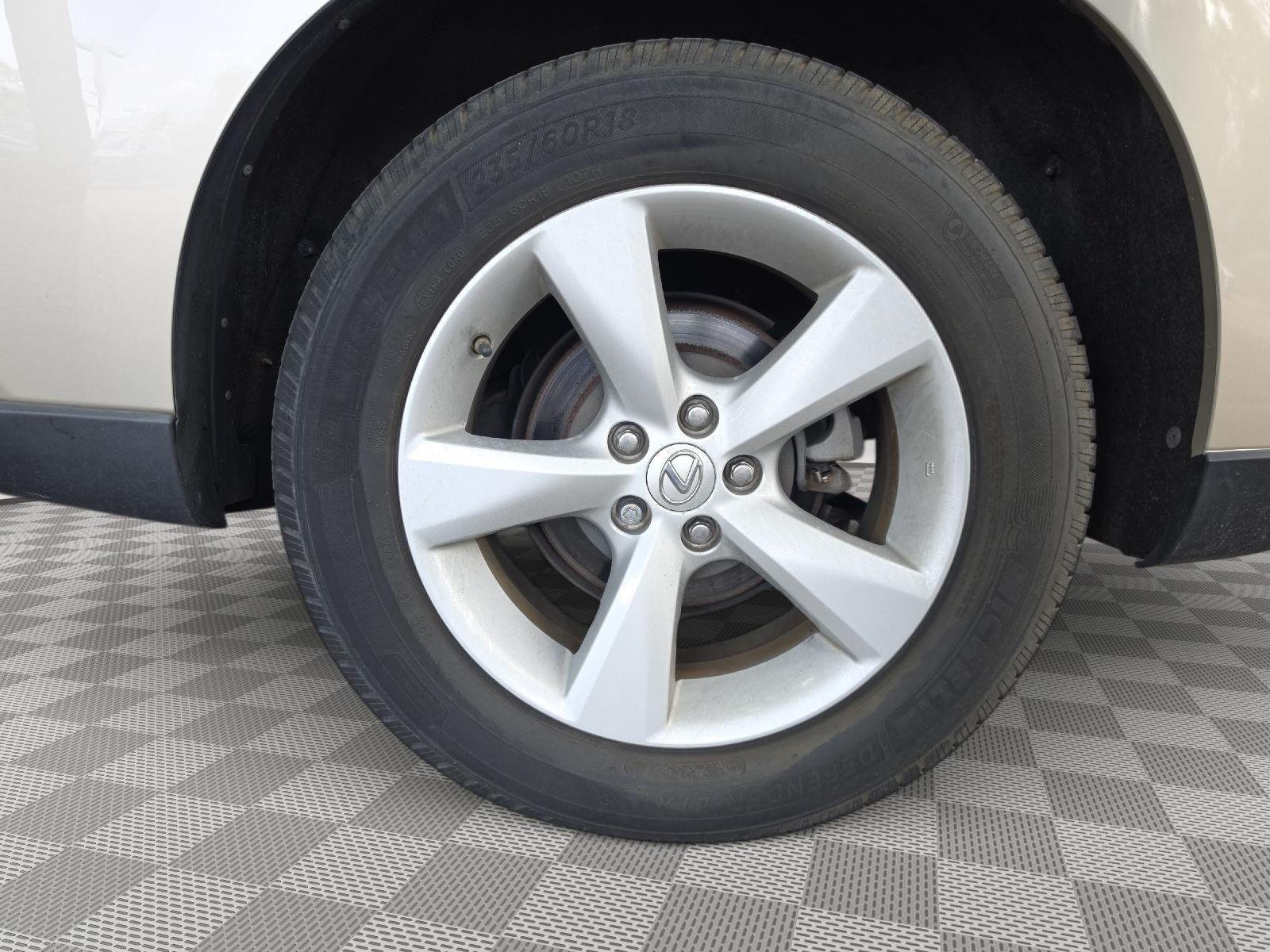 Used 2015 Satin Cashmere Metallic Lexus Base image 15