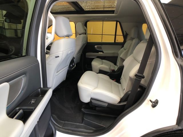 Used 2025 Oxford White Ford Platinum image 19
