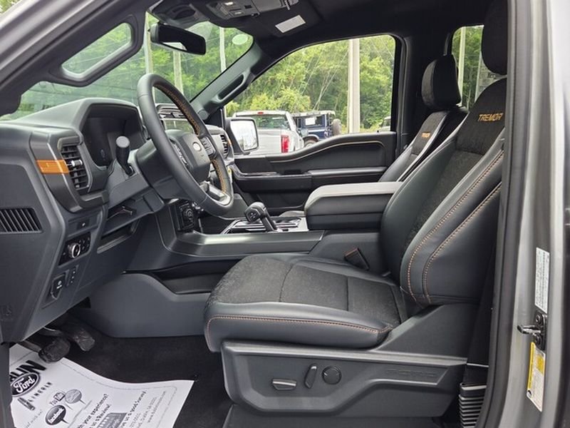 New 2026 Iconic Silver Metallic Ford XLT image 6