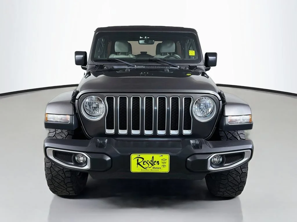 Used 2019 Granite Crystal Jeep Sahara image 2