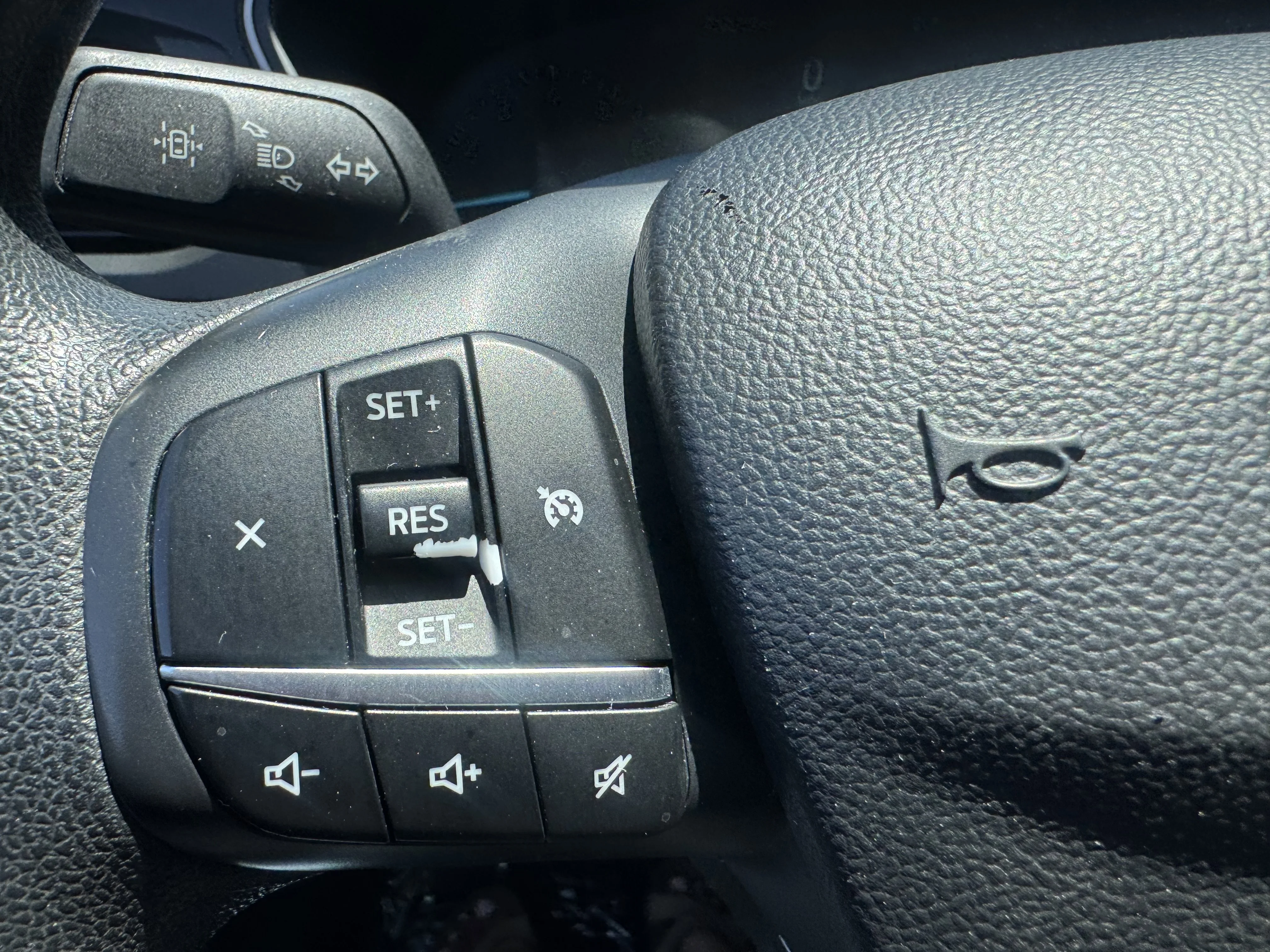 Used 2020 Blue Metallic Ford SE image 15