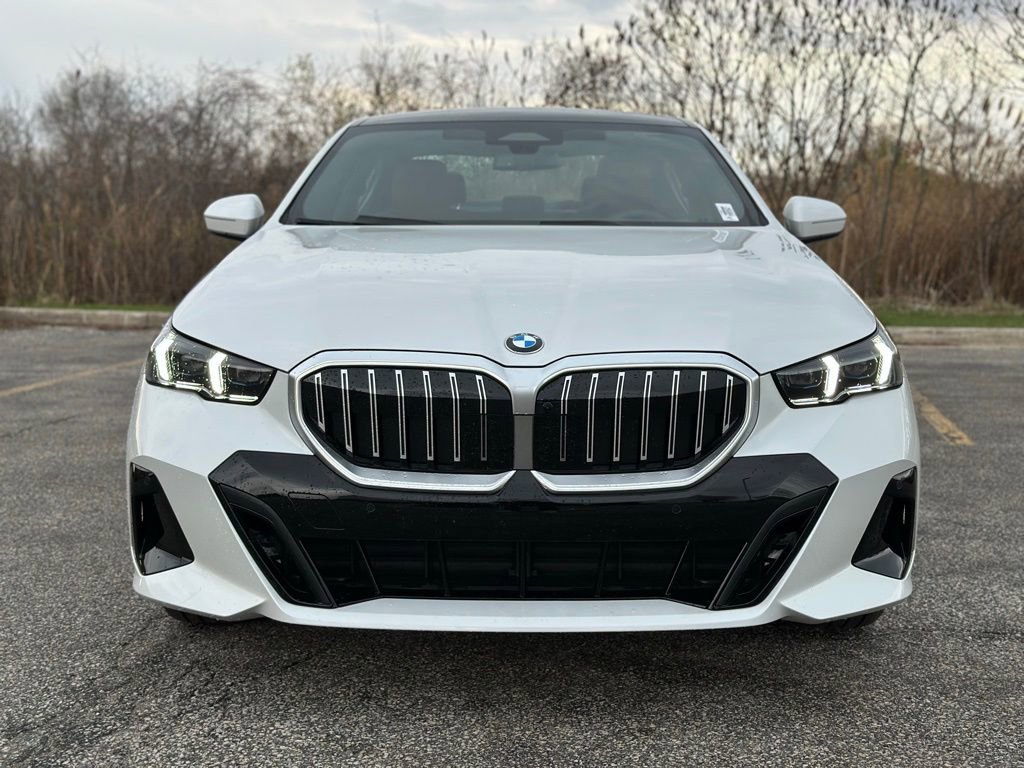 New 2026 Mineral White Metallic BMW 530i xDrive image 2