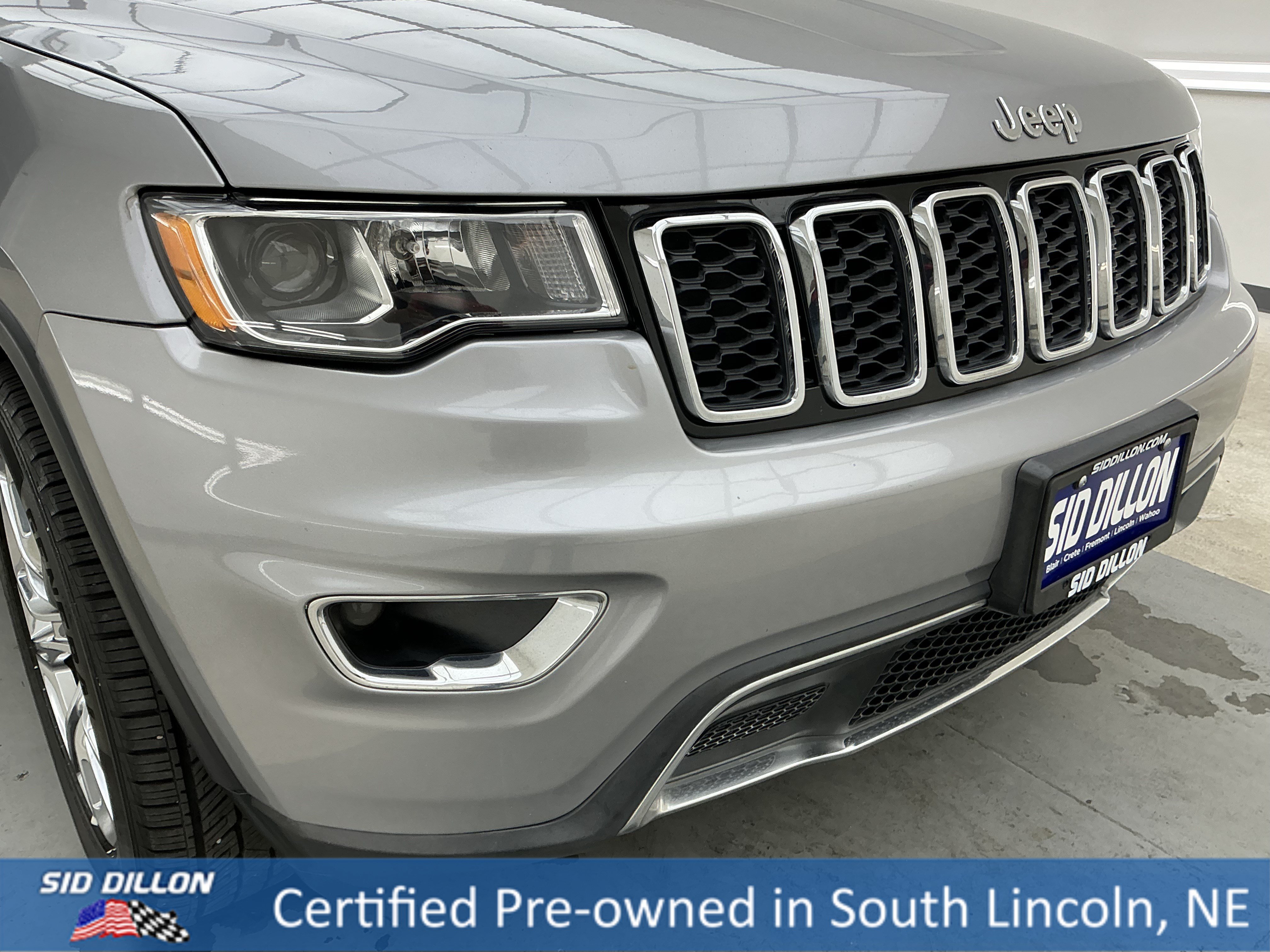 Certified Used 2017 Billet Silver Metallic Clearcoat Jeep Limited image 27