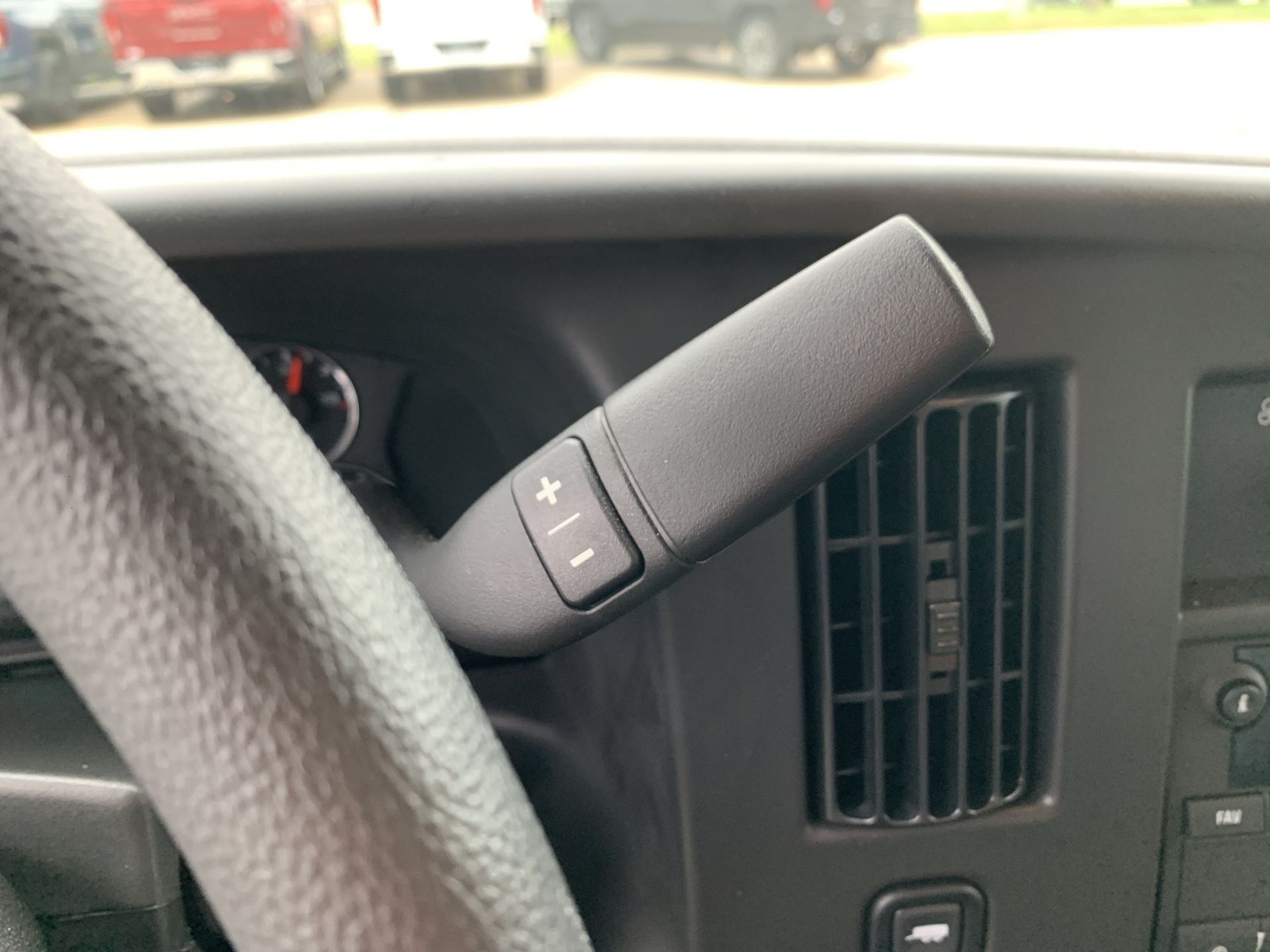 New 2025 Summit White GMC 1WT image 34