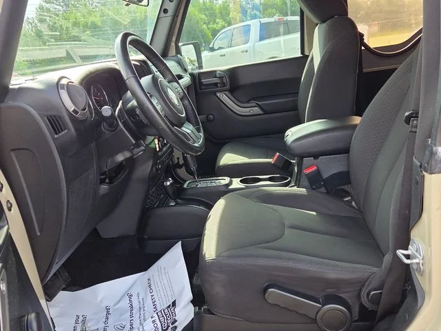 Used 2017  Jeep Sport image 5