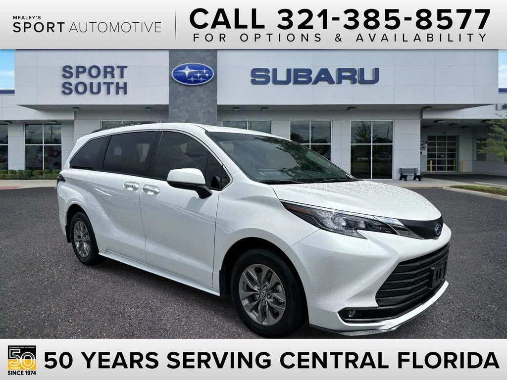 2025 Toyota Sienna XLE 8-Passenger Hybrid FWD's photo
