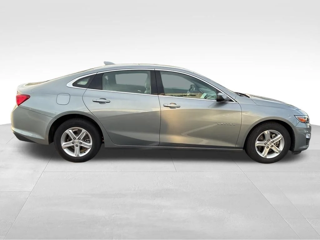 Used 2024 Gray Chevrolet LT image 7