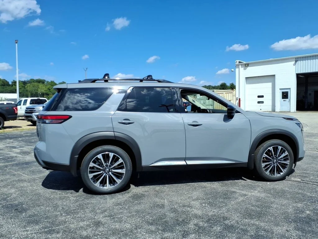 2026 Nissan Pathfinder Platinum - Photo 2