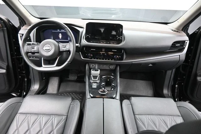 Used 2023 Black Nissan Platinum image 28