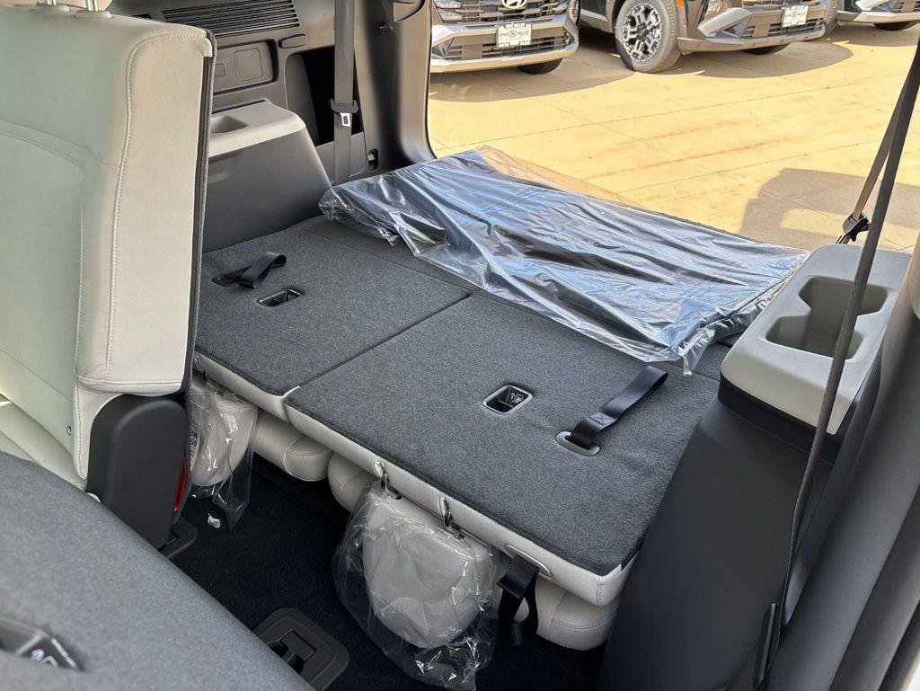 New 2026 White Hyundai SE image 38