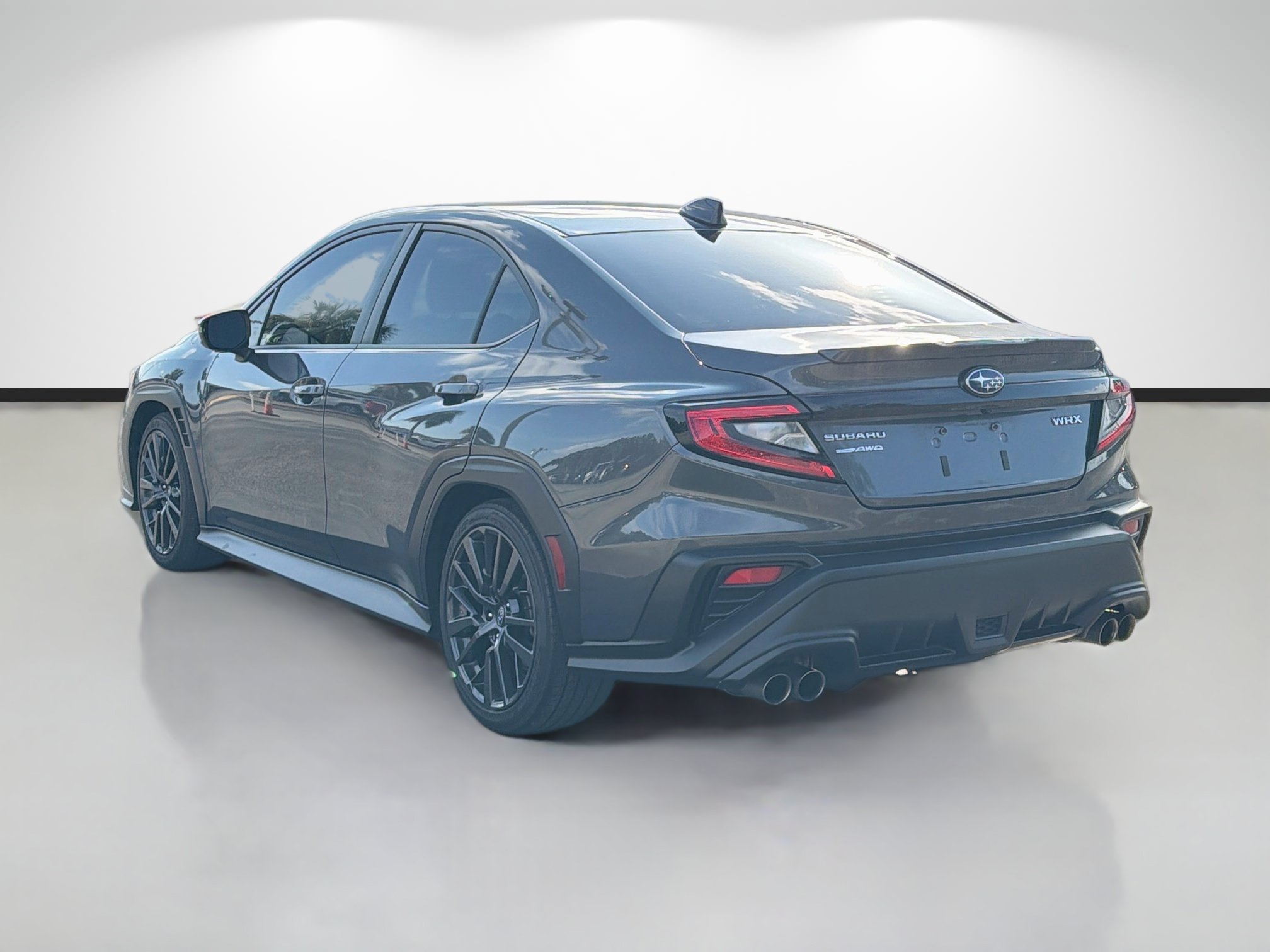 Used 2022 Magnetite Gray Metallic Subaru Limited image 5