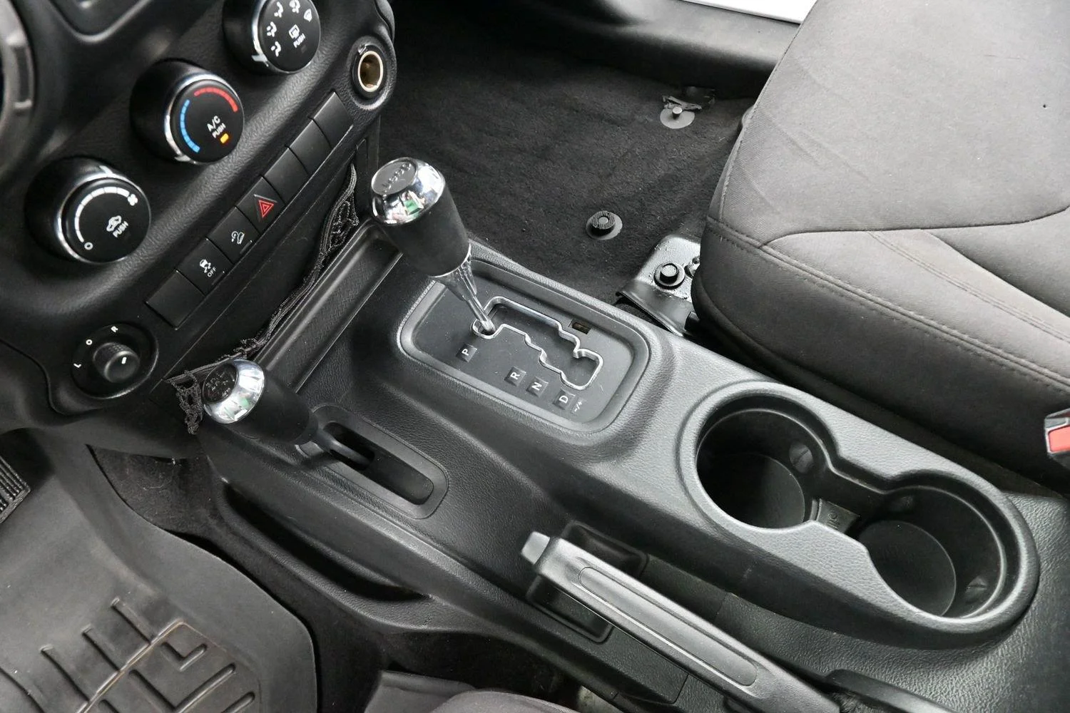 Used 2015 Bright White Clearcoat Jeep Sport image 24