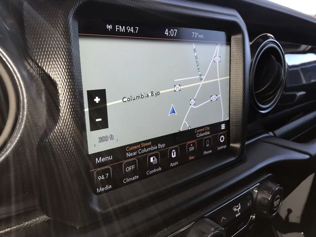 Used 2022 White Jeep Altitude image 18