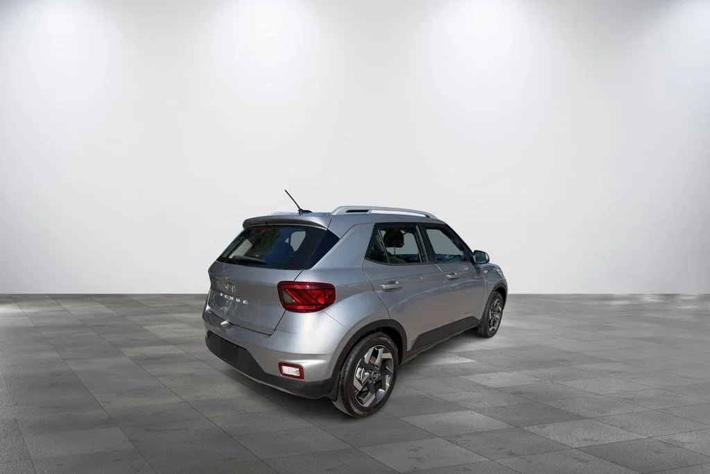 Used 2023 Shimmering Silver Hyundai SEL image 6