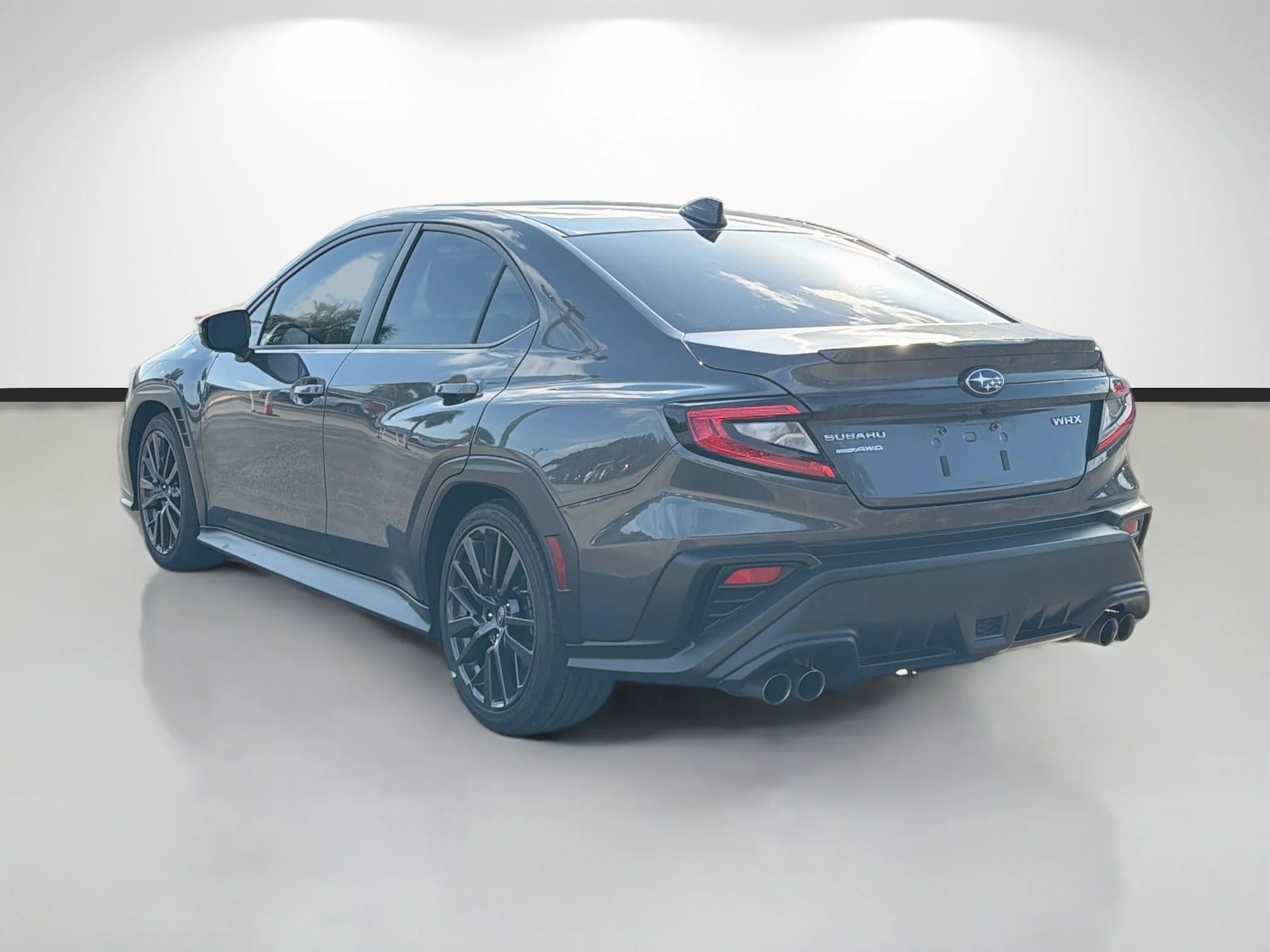 Used 2022 Magnetite Gray Metallic Subaru Limited image 5