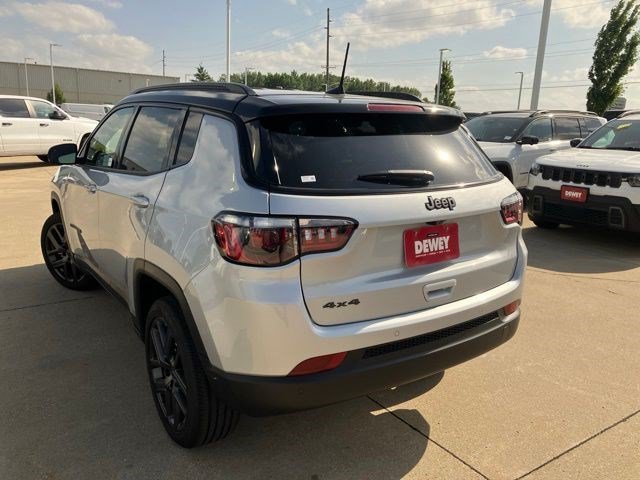 New 2026 Silver Zynith Metallic Clear-Coat Exterior Paint Jeep Limited Altitude image 7