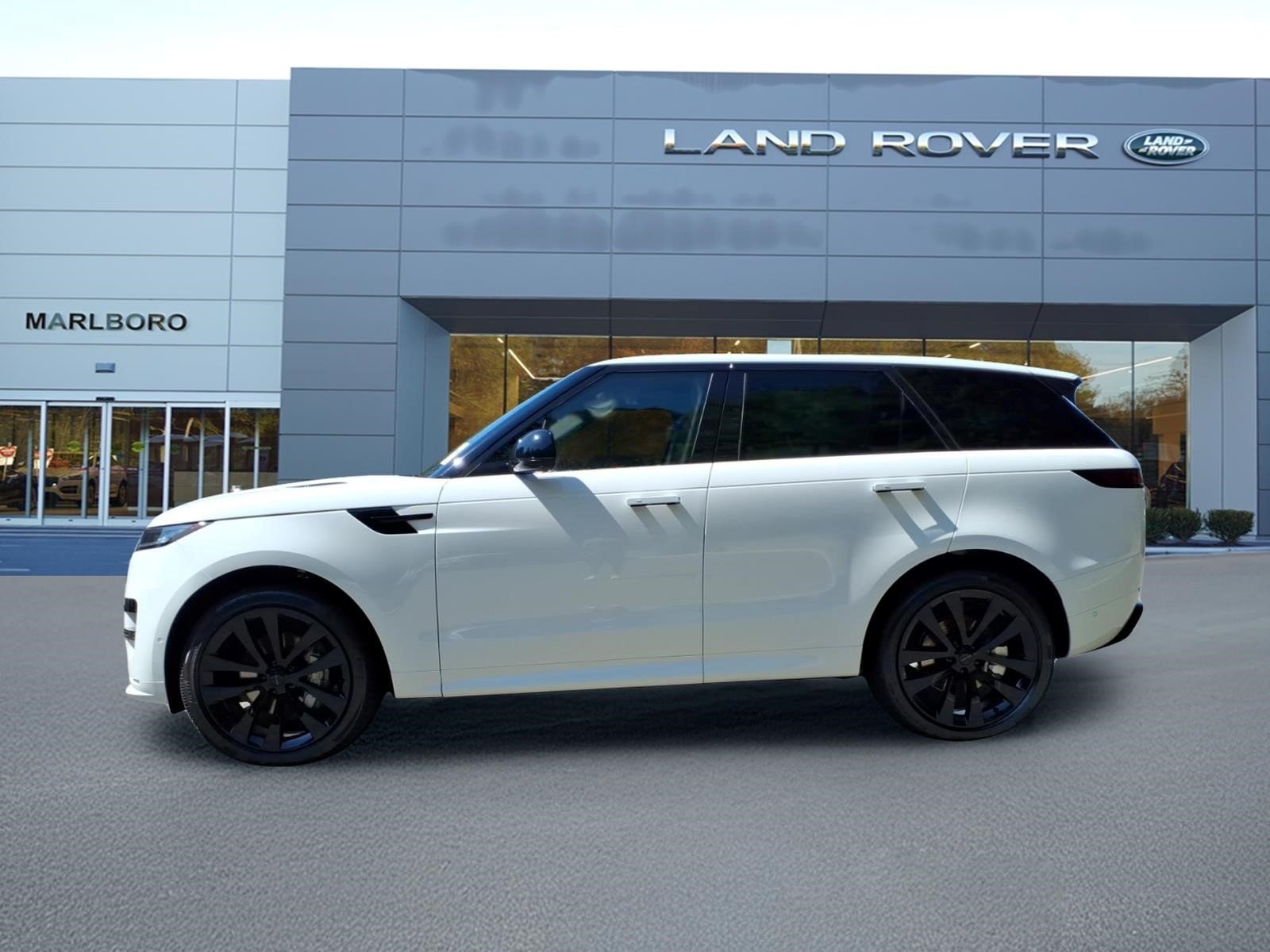 New 2026 Fuji White LAND ROVER Dynamic SE image 6