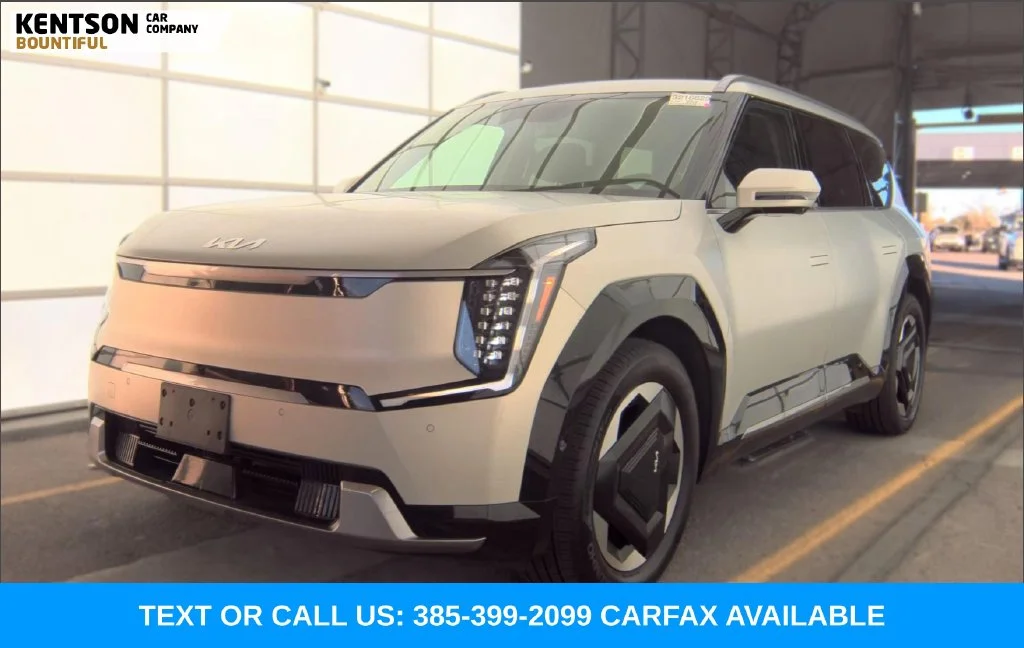 Used 2024 White Kia Land image 1