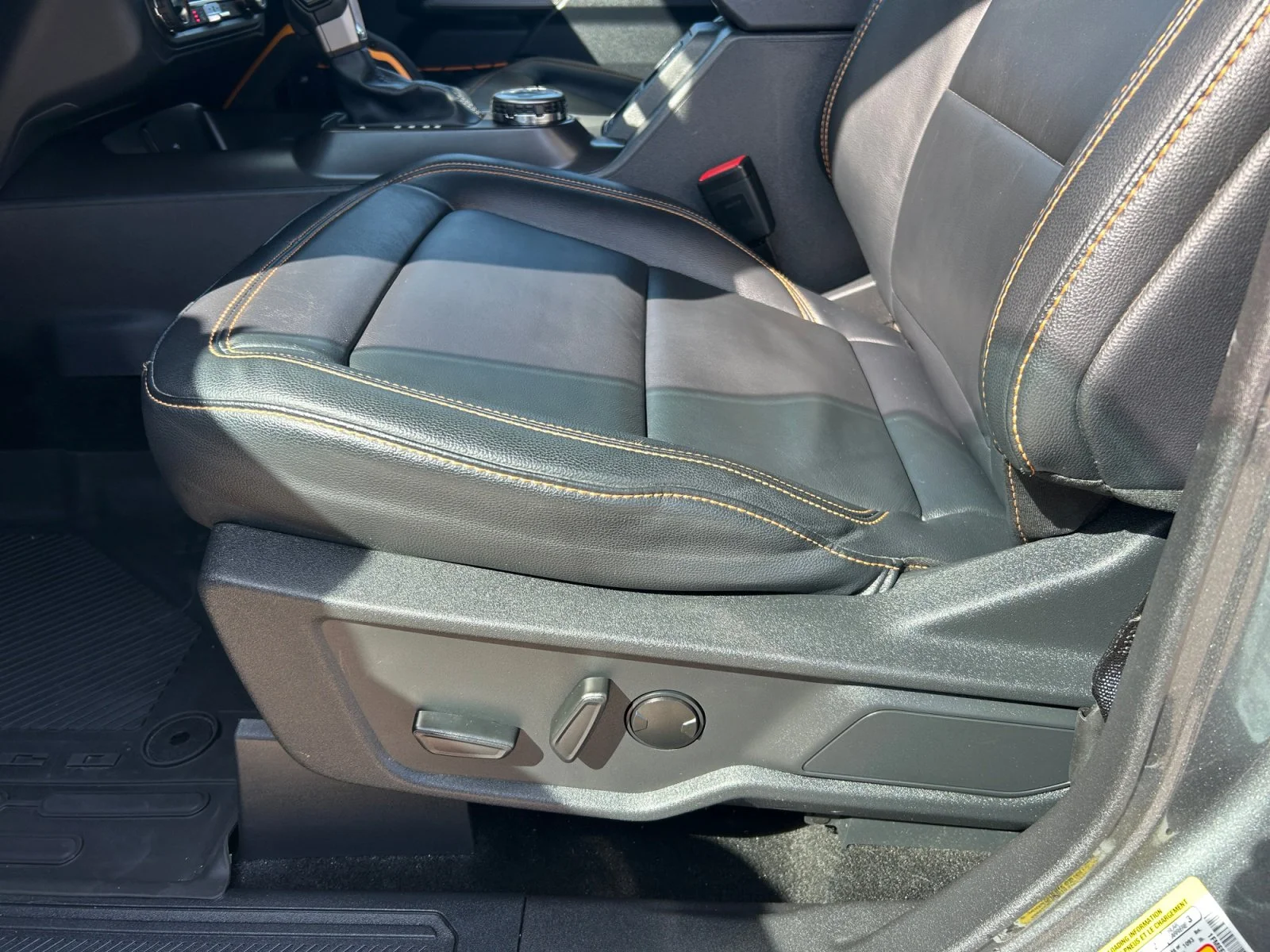 Used 2023 carbonized gray Ford Badlands Hardtop 4x4 Leather image 15