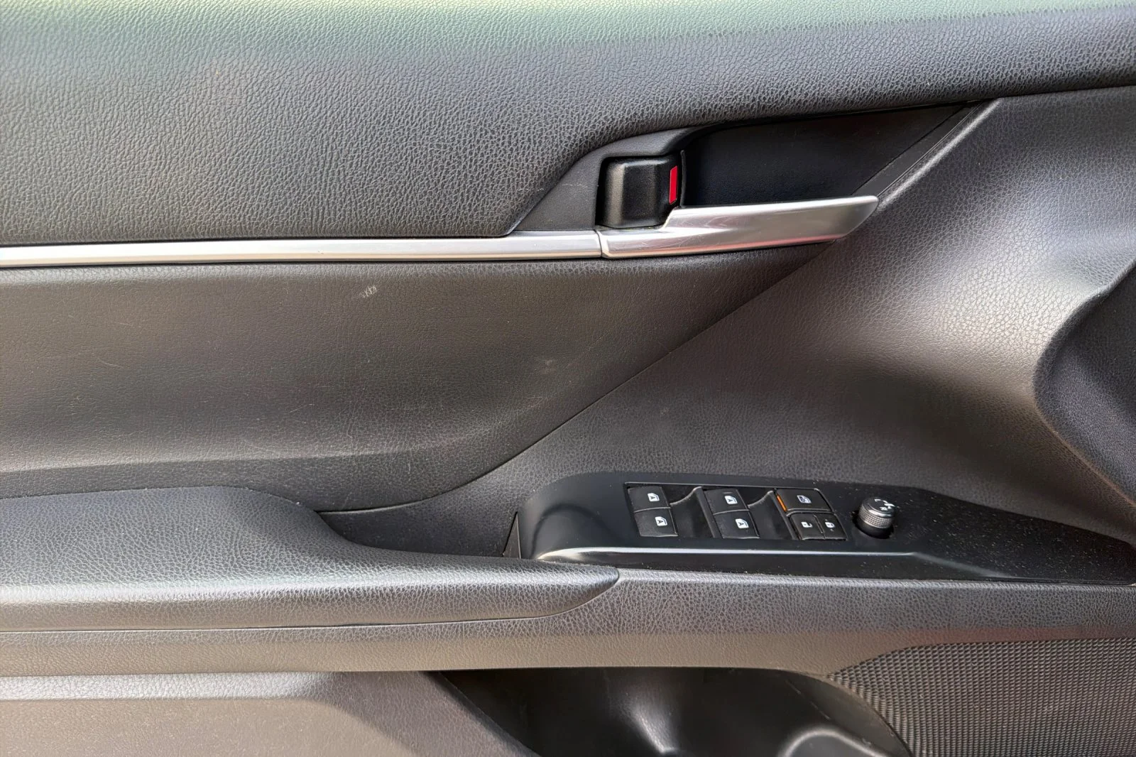 Used 2020 Red Toyota LE image 13