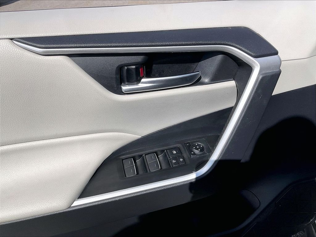 Used 2023 Silver Sky Metallic Toyota XLE image 39