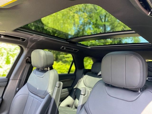Certified Used 2023 White Land Rover SE Dynamic image 13