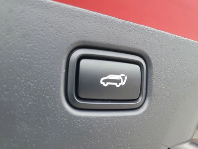Used 2025 Red Kia Wind image 11