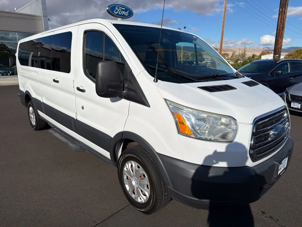 Used 2015 White Ford XLT image 1