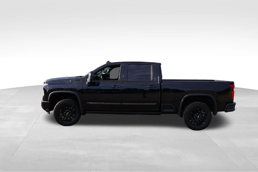 Used 2024 Black Chevrolet High Country image 9