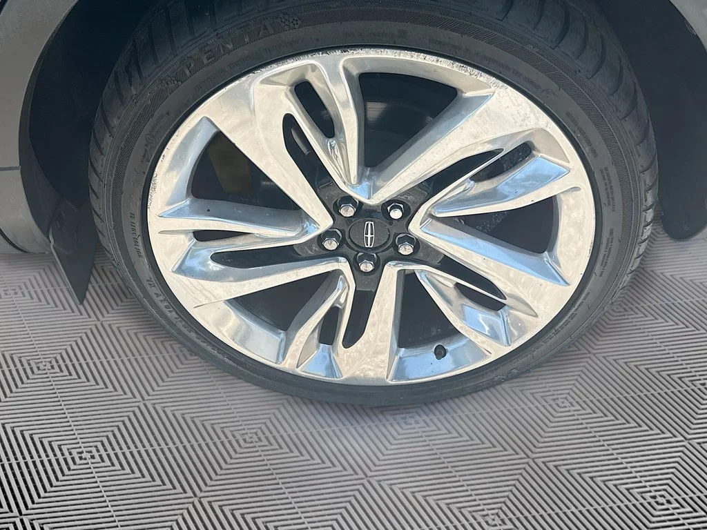 Used 2018 Black Lincoln Reserve image 35