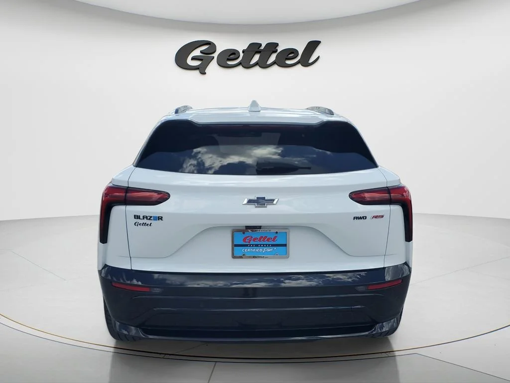 Used 2024 Summit White Chevrolet RS image 6