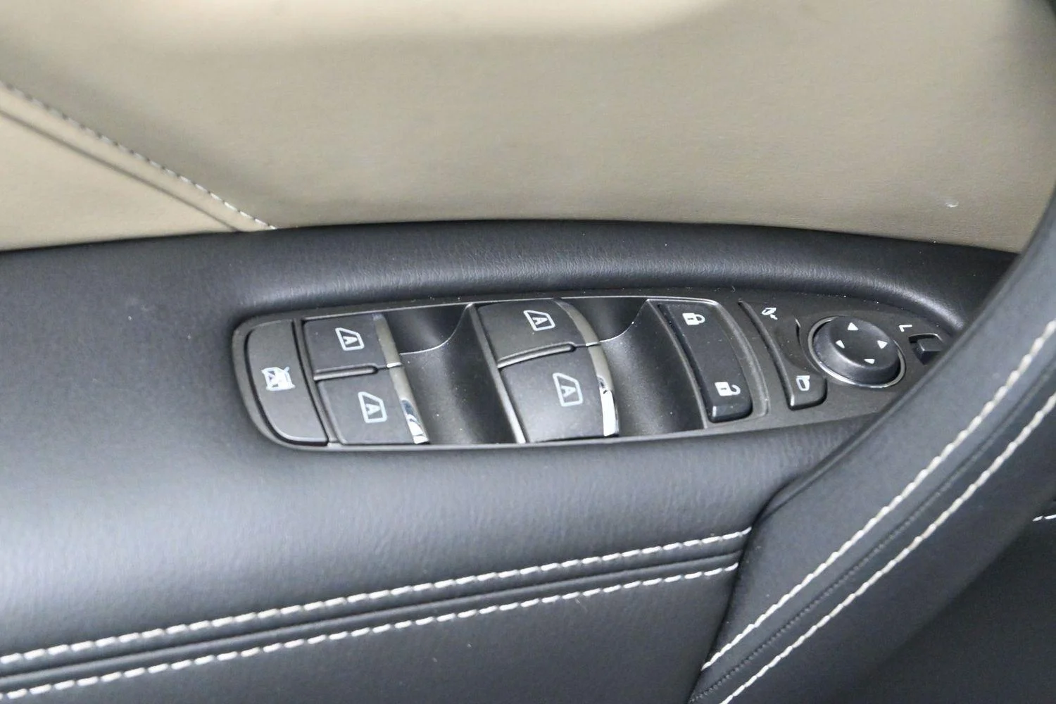 Used 2023 Moonstone White INFINITI PREMIUM SELECT image 14