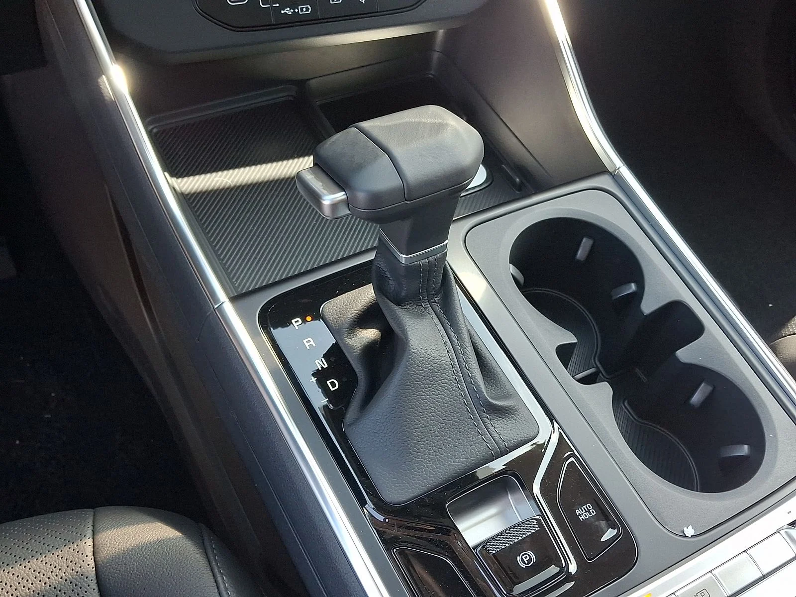 New 2027 White Kia SX Prestige image 13